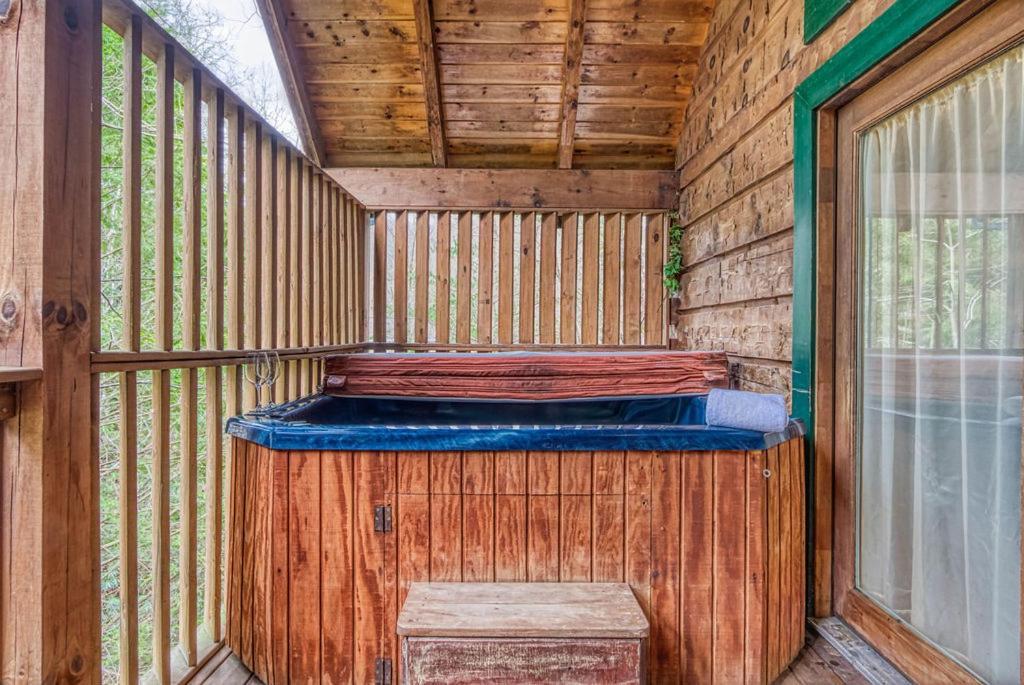 Mountain Eden, Hot Tub, Resort Pool, Wifi, 1089 Free Tickets Each Paid Day, Dollywood And More Gatlinburg Eksteriør billede