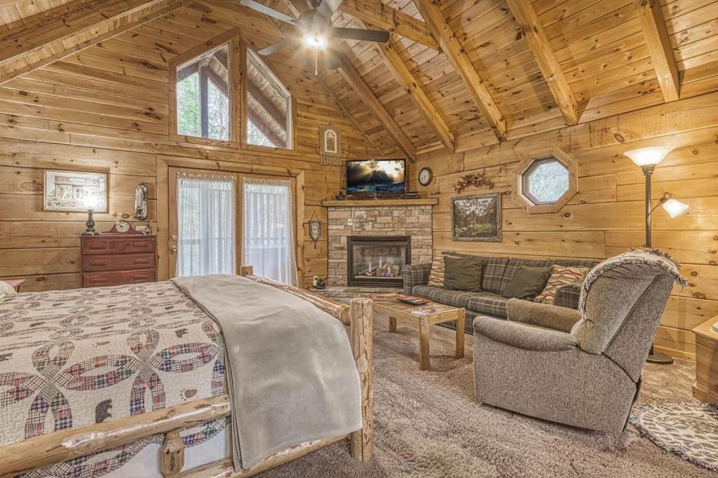 Mountain Eden, Hot Tub, Resort Pool, Wifi, 1089 Free Tickets Each Paid Day, Dollywood And More Gatlinburg Eksteriør billede
