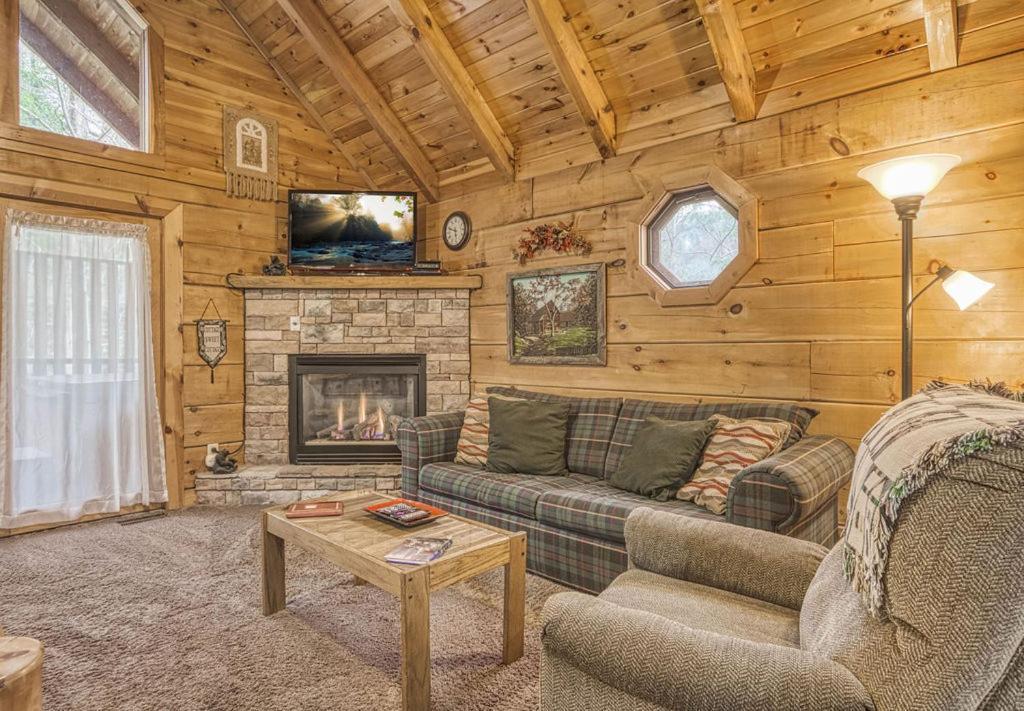 Mountain Eden, Hot Tub, Resort Pool, Wifi, 1089 Free Tickets Each Paid Day, Dollywood And More Gatlinburg Eksteriør billede