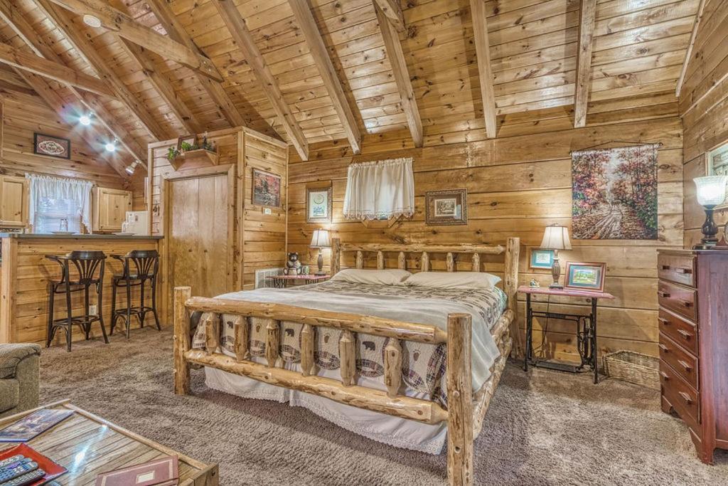 Mountain Eden, Hot Tub, Resort Pool, Wifi, 1089 Free Tickets Each Paid Day, Dollywood And More Gatlinburg Eksteriør billede